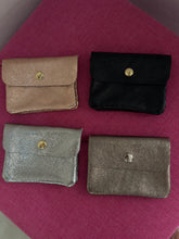 Load image into Gallery viewer, Monederos brillosos en leather