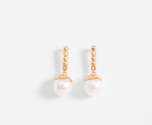 Load image into Gallery viewer, Classic pearl earrings