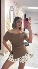 Load image into Gallery viewer, Off shoulder Brown Top