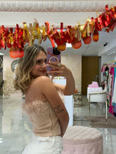 Load image into Gallery viewer, Feather top