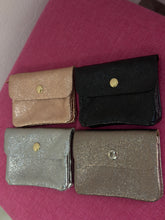 Load image into Gallery viewer, Monederos brillosos en leather